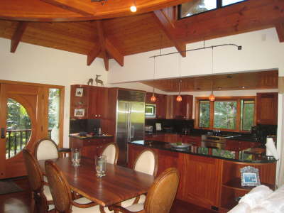 Koa table, dinnig and Kitchen
